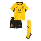 2026/2027赛季多特蒙德（BVB）黑黄配色幼儿主场球衣套装，包含球衣、短裤和袜子。印有BVB队徽、Puma标志和Vodafone标志。