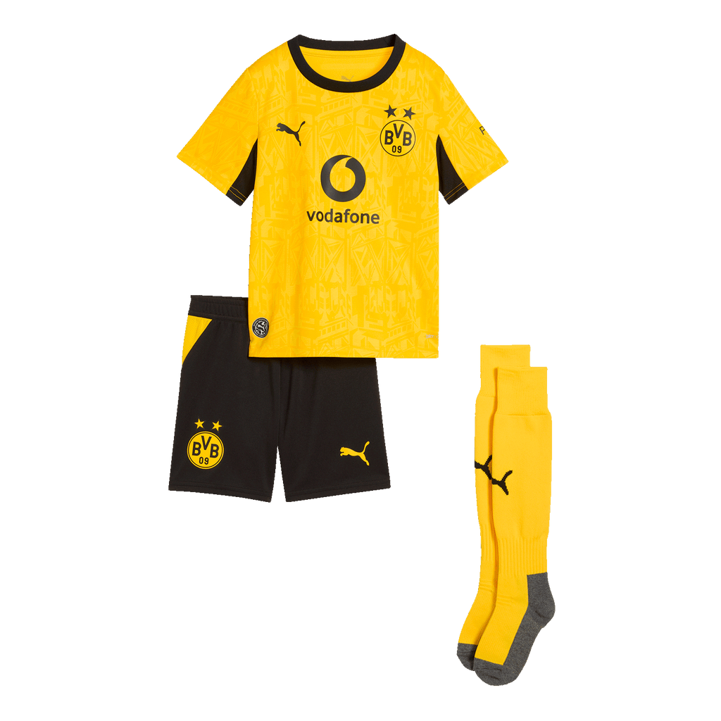 Ensemble maillot domicile noir et jaune du BVB 2026/2027 pour tout-petits, composé d'un maillot, d'un short et de chaussettes. Avec l'écusson du BVB, le logo Puma et le logo Vodafone.