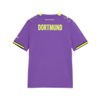 Das lila BVB-Ausweichtrikot 2026/27 für Kinder in der Rückansicht, mit gelbem Schriftzug 'Dortmund' und gelben Akzenten an den Ärmeln.