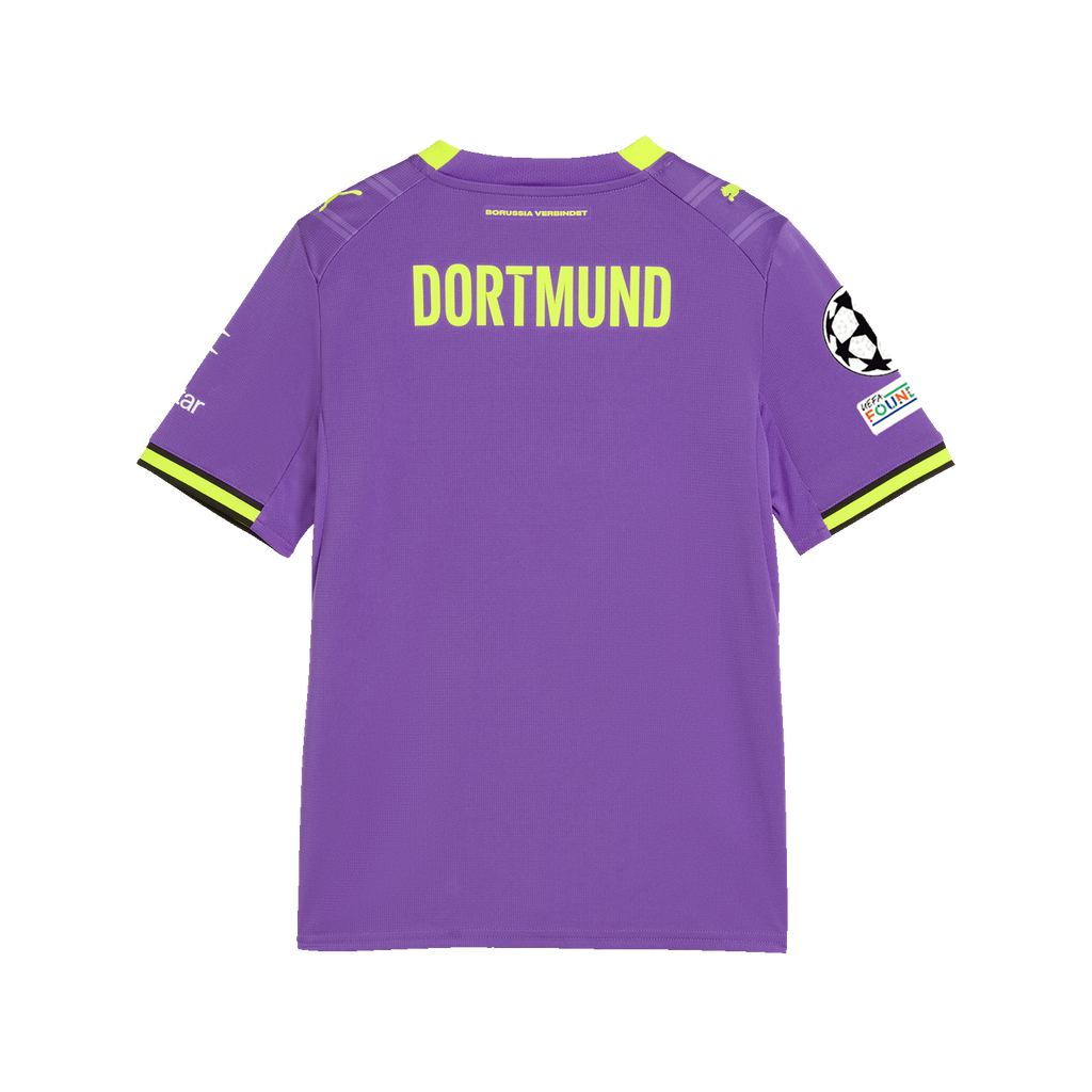 Vue de dos du maillot alternatif violet du BVB 26-27 pour enfants, avec l'inscription « DORTMUND », l'écusson de l'UEFA Champions League et le logo PUMA.