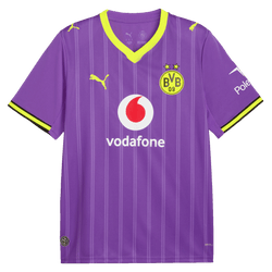 Camiseta alternativa morada del BVB para la temporada 2026-2027 con detalles amarillos, el logotipo del BVB, el logotipo de PUMA y los logotipos publicitarios de Vodafone y Polestar; vista frontal.