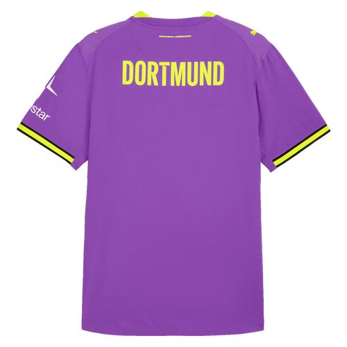 Das lila BVB-Ausweichtrikot Authentic 26/27 in Rückansicht mit gelbem DORTMUND-Schriftzug, schwarzgelben Details, PUMA-Logo auf der Schulter und Polestar-Sponsor-Logo.