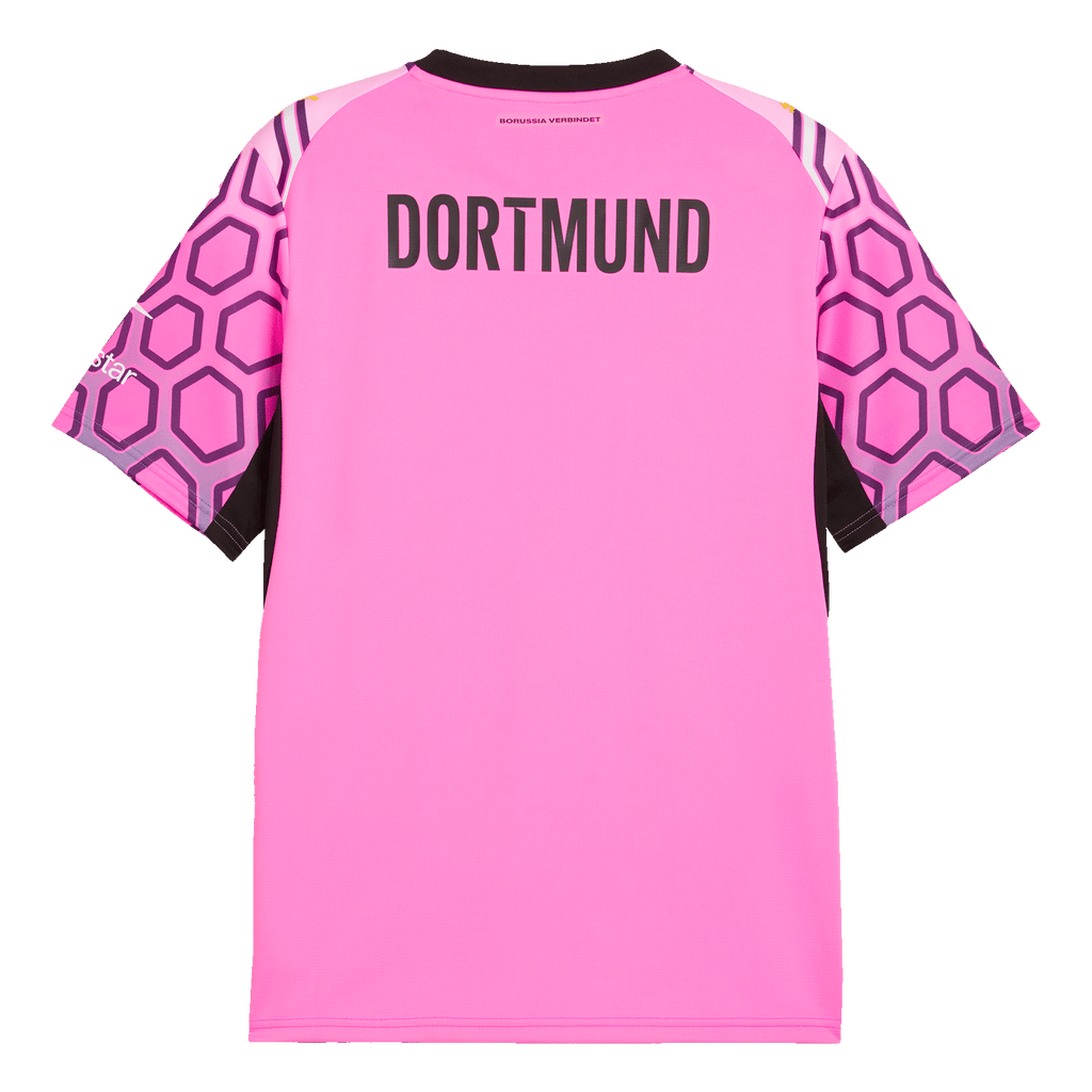 Questa immagine mostra la vista posteriore della maglia da portiere del BVB rosa-viola della stagione 2026/27 con la scritta "Dortmund" sulla schiena.