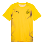 Gelbes BVB Warm Up T-Shirt der Saison 2026/27 mit schwarzem BVB-Emblem, zwei Sternen und PUMA-Logo auf der Vorderseite.