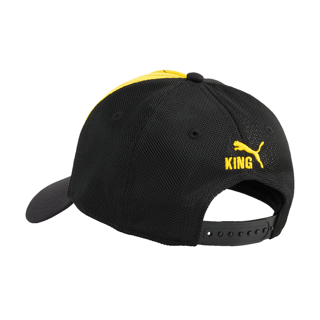 Vista posteriore del cappellino da camionista BVB King 26-27 nel design nero e giallo con logo PUMA, scritta “King” e tessuto a rete.