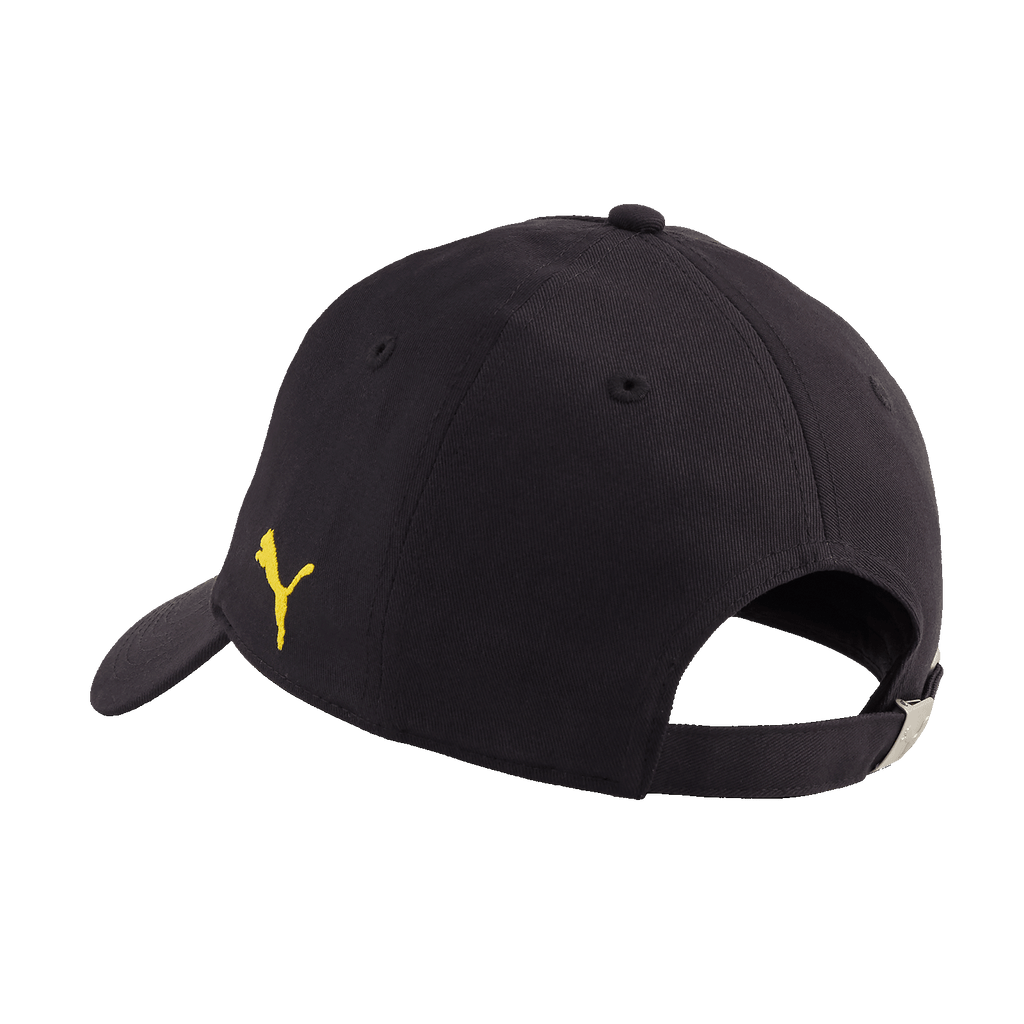 一顶彪马（Puma）品牌的黑色多特蒙德（BVB）棒球帽，配有黄色标志，背面视图，可调节扣带。