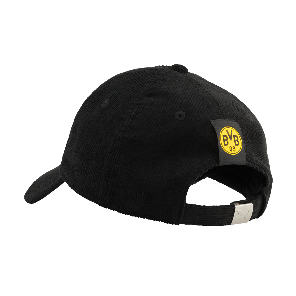 Die schwarze BVB Puma Cord-Kappe mit Rückansicht zeigt das gelbe BVB-Logo und einen verstellbaren Verschluss. Perfektes Accessoire für Borussia Dortmund Fans.