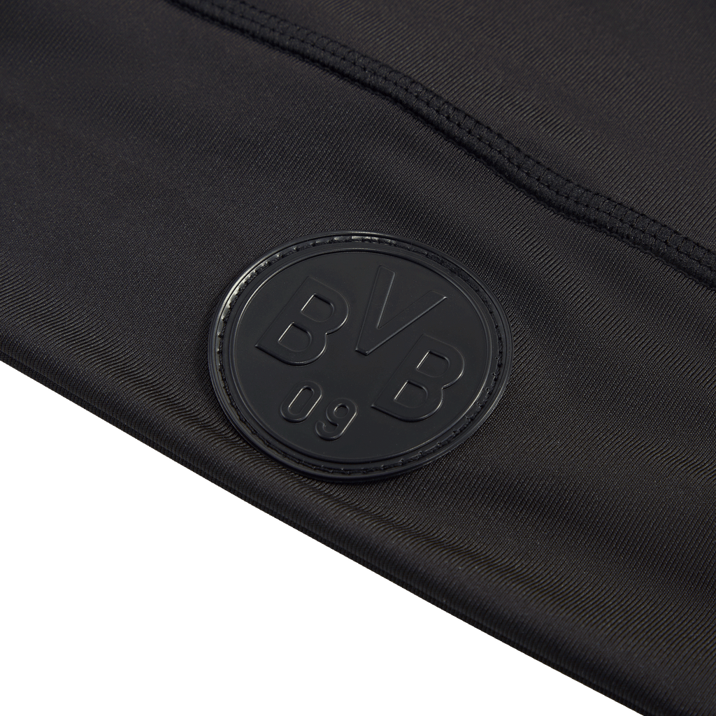 Schwarze BVB-Puma-Mütze mit prägnantem BVB 09-Logo, detailreiche Darstellung des Designs.