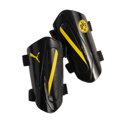 Protège-tibias PUMA BVB noirs avec des touches de jaune, l'emblème du BVB et une conception ultra-légère, idéaux pour les entraînements et les matchs de football.