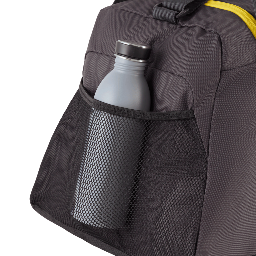 Dunkelgraue BVB Puma Sporttasche mit Mesh-Seitentasche für Flaschen und gelbem Reißverschluss, ideal für Sport und Freizeit.