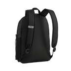 Mochila negra Puma Ess del BVB, de 26-27, con el logotipo de Puma brillante en una de las correas para el hombro, correas acolchadas y bolsillo lateral de malla; vista trasera.