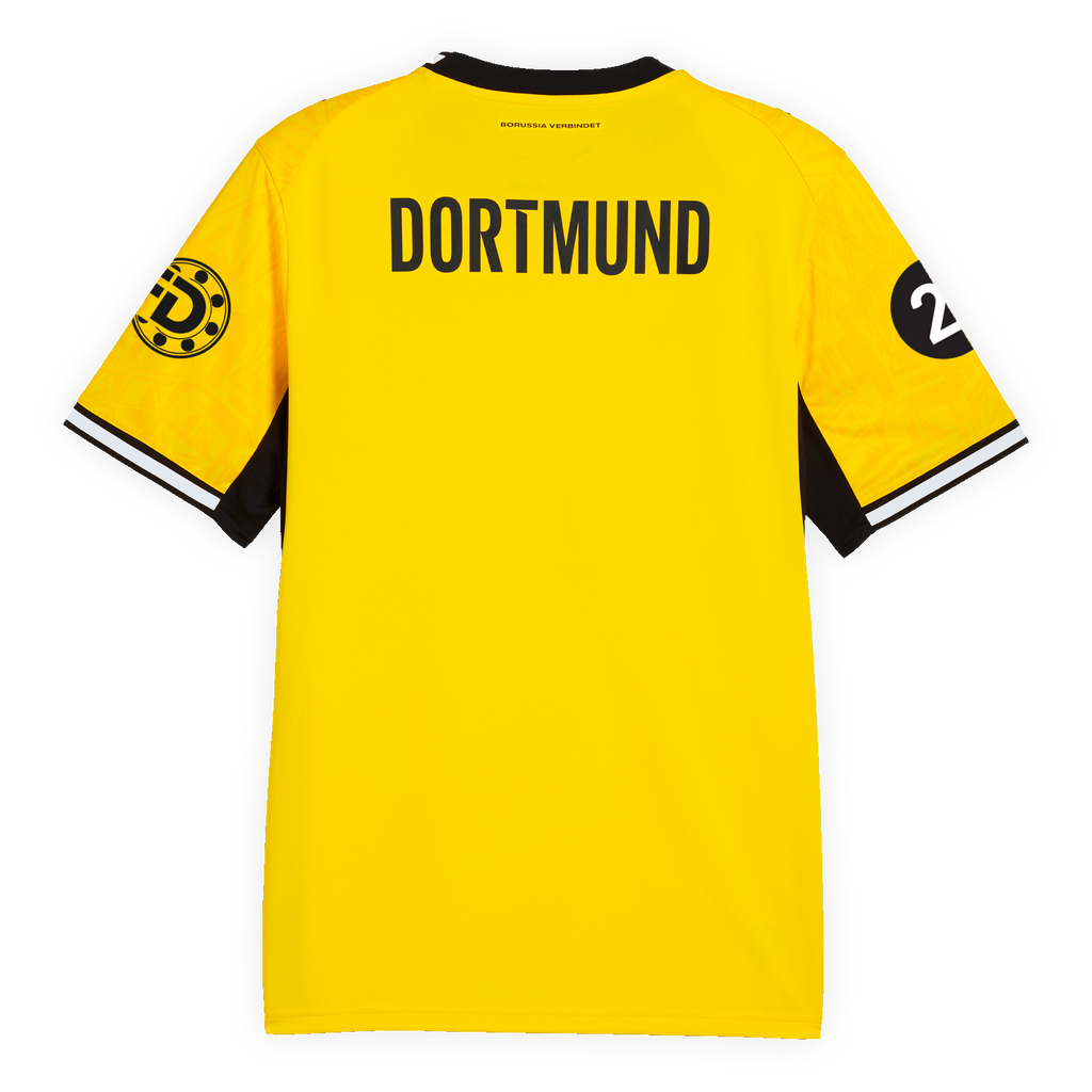 La maglia da casa del BVB stagione 26-27 da donna, nei colori nero e giallo, vista da dietro con la scritta “DORTMUND”. Ideale per i tifosi del Borussia Dortmund.