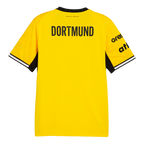 Das schwarzgelbe BVB Heimtrikot 26-27 Handball zeigt die Aufschrift DORTMUND auf der Rückseite. Mit typischen Vereinsfarben gestaltet.