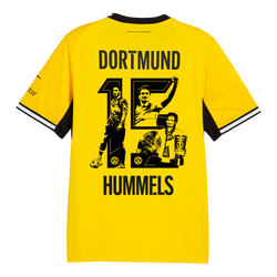 Le maillot domicile du BVB 26/27, jaune avec des manches noires, vu de dos avec le logo Hummels, le numéro 15 et l'inscription « Dortmund », idéal pour les supporters du Borussia Dortmund.