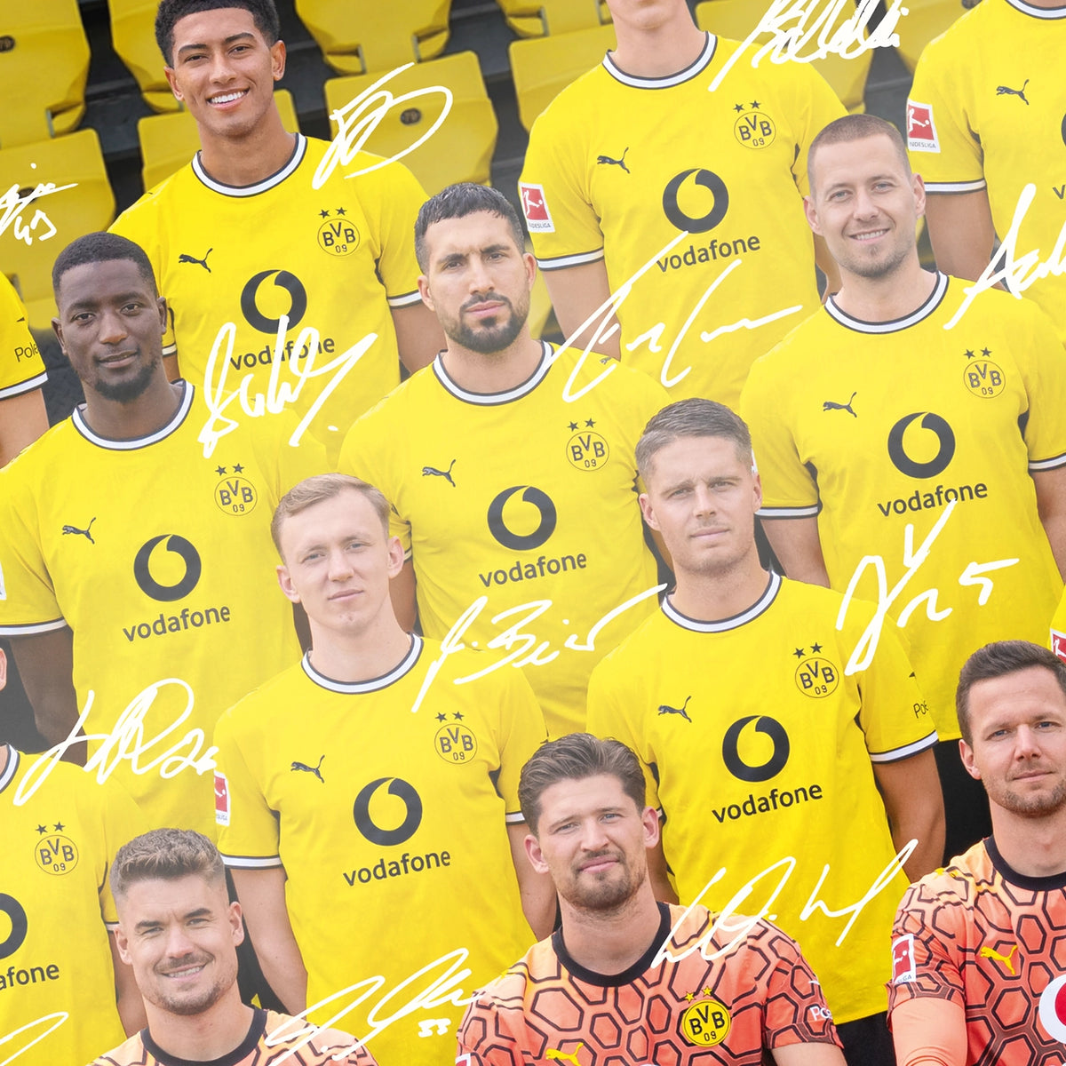 Foto de equipo del BVB con los jugadores vestidos con camisetas amarillas, el logotipo negro de Puma y el logotipo de Vodafone, con las firmas impresas de la temporada 2026/27.