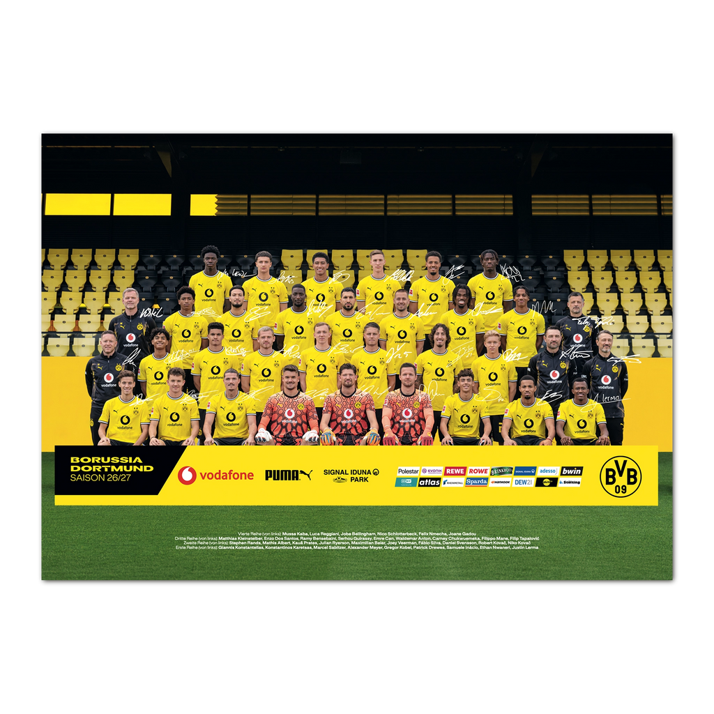 Póster del equipo del BVB para la temporada 26/27 con firmas impresas, fotografiado en el SIGNAL IDUNA PARK, con equipaciones en negro y amarillo y los logotipos de los patrocinadores.