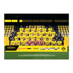 Póster del equipo del BVB para la temporada 26/27 con firmas impresas, fotografiado en el SIGNAL IDUNA PARK, con equipaciones en negro y amarillo y los logotipos de los patrocinadores.